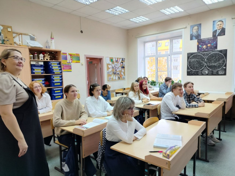 Сегодня состоялось традиционное занятие курса "Разговоры о важном", которое было посвящено Дню отца..